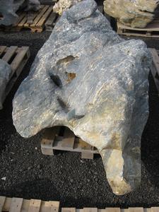 Solitérny kameň, hmotnosť 1680 kg, výška 210 cm